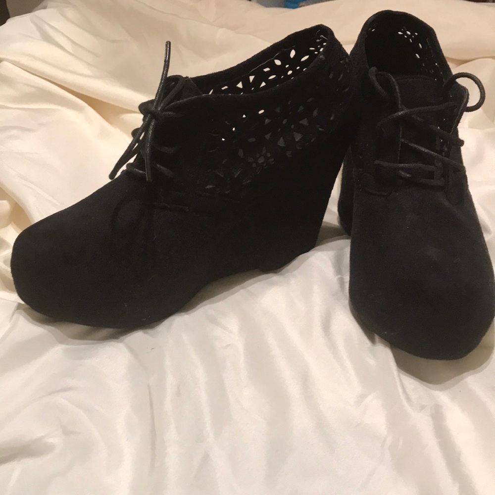DEB platform booties- Size 9